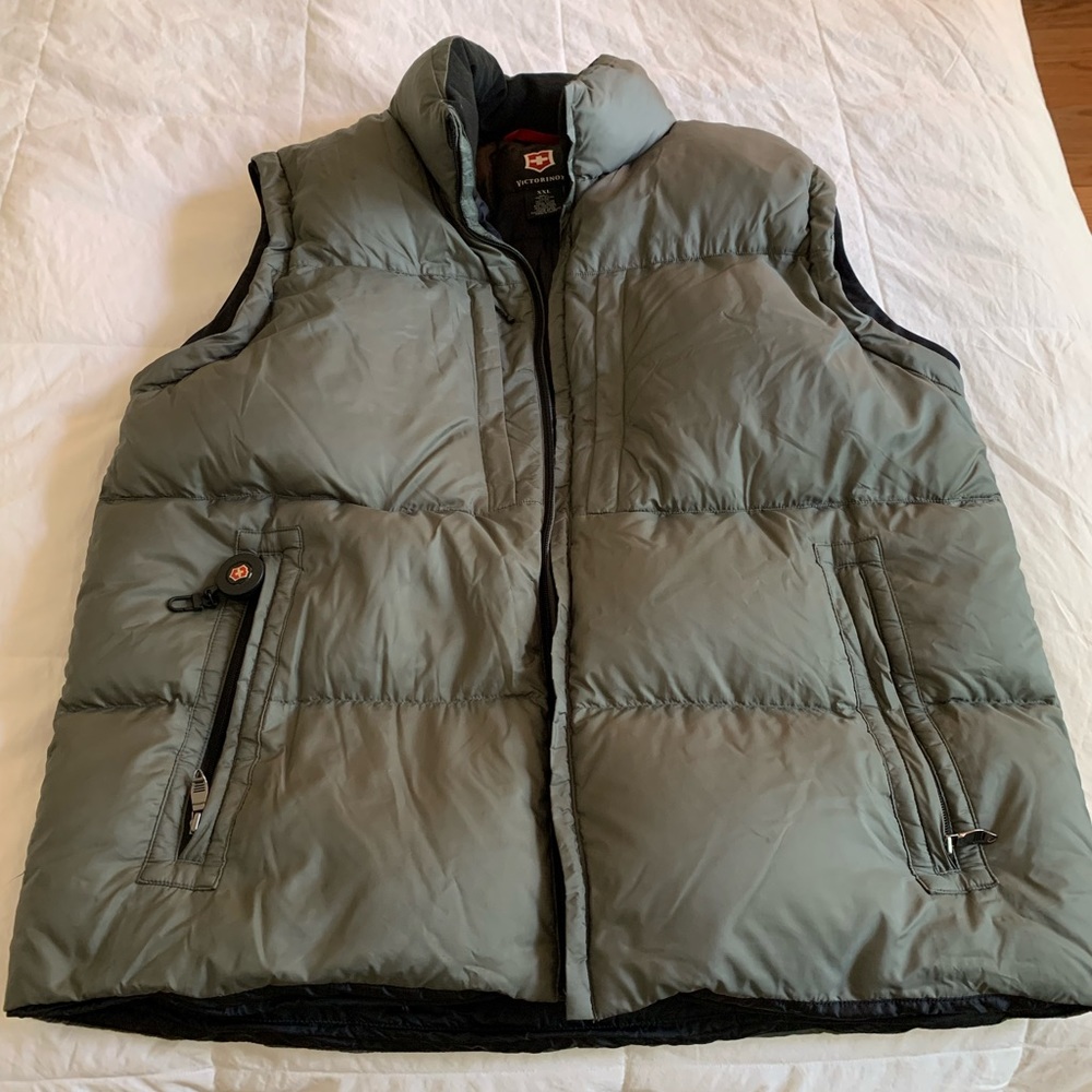 Men’s victorinox (Swiss army brand) down vest.